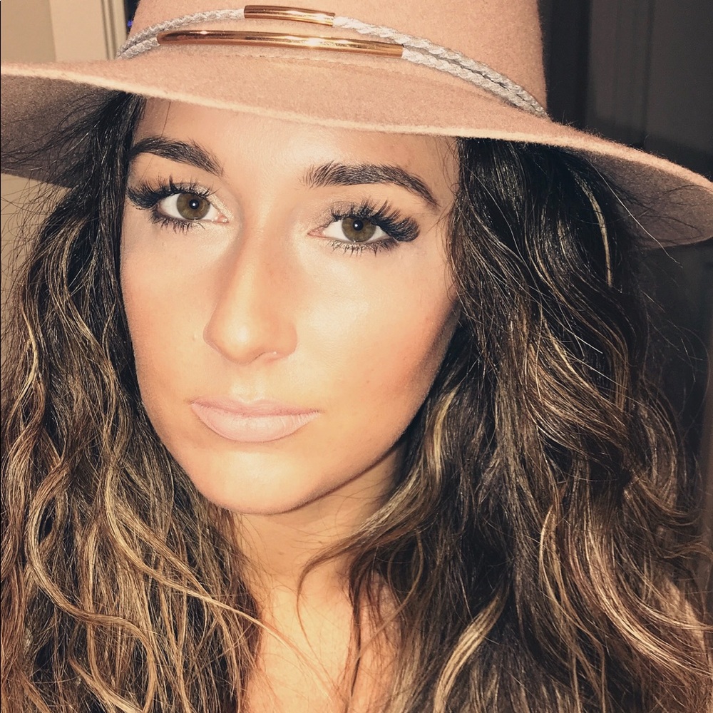 Meet your Posher, Kendra